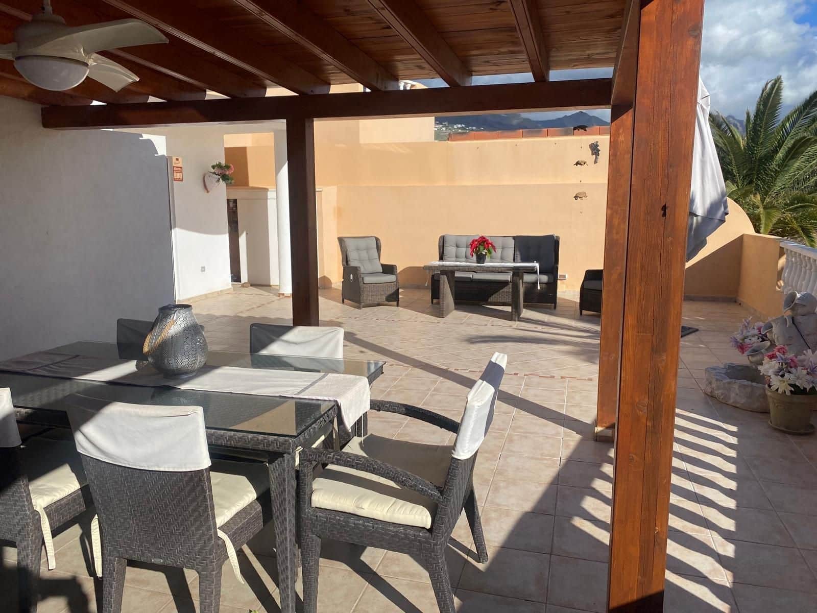 2 soveværelse Villa til salg i Costa Adeje med swimmingpool garage - € 450.000 (Ref: 9998064)