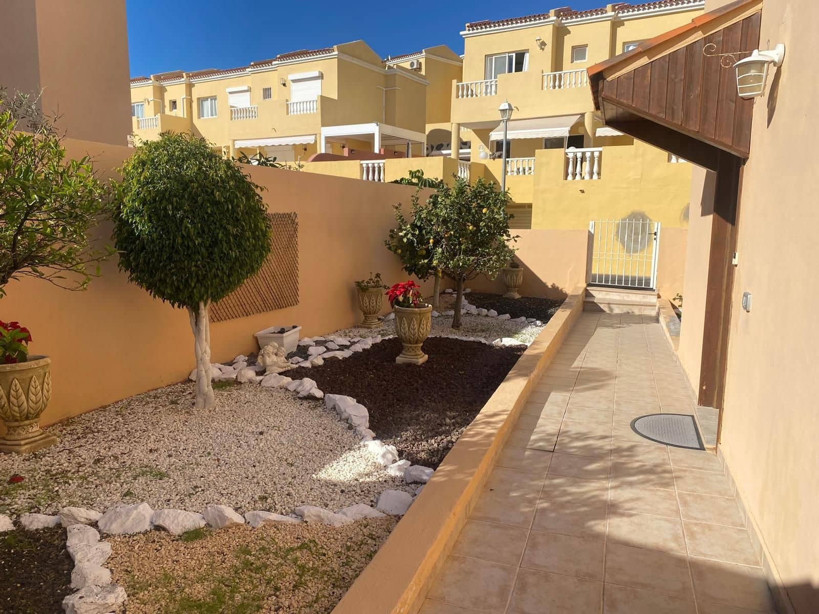 2 soveværelse Villa til salg i Costa Adeje med swimmingpool garage - € 450.000 (Ref: 9998064)