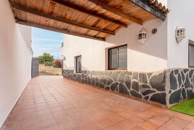 4 soverom Villa til salgs i Santa Cruz de Tenerife med garasje - € 590 000 (Ref: 9998065)