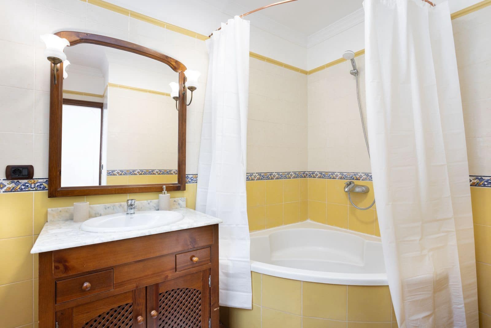 4 soverom Villa til salgs i Santa Cruz de Tenerife med garasje - € 590 000 (Ref: 9998065)