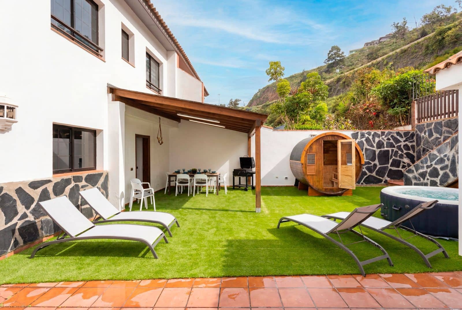 4 soverom Villa til salgs i Santa Cruz de Tenerife med garasje - € 590 000 (Ref: 9998065)