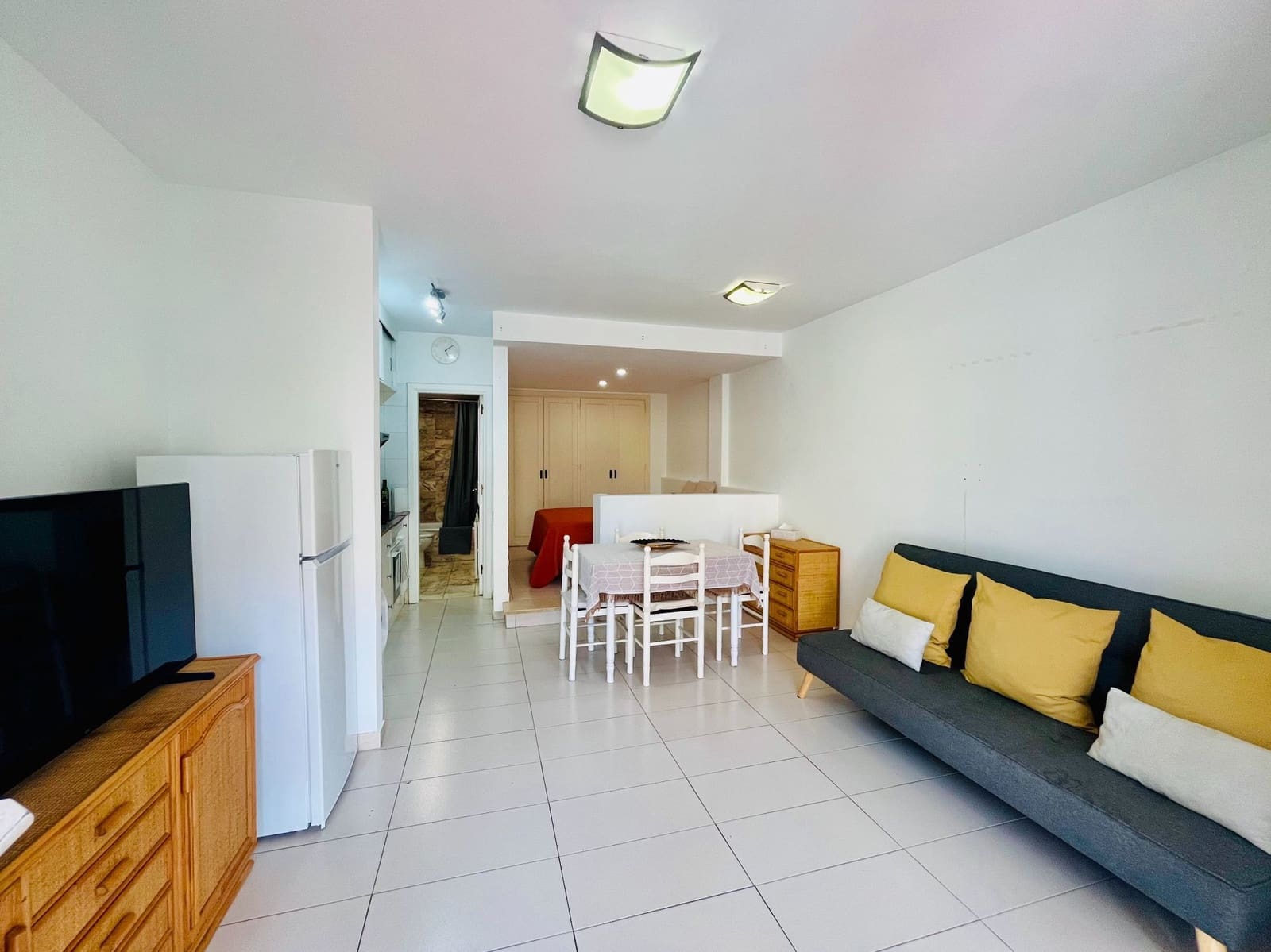 1 soverom Leilighet til salgs i Playa de las Americas med svømmebasseng garasje - € 265 000 (Ref: 9999520)