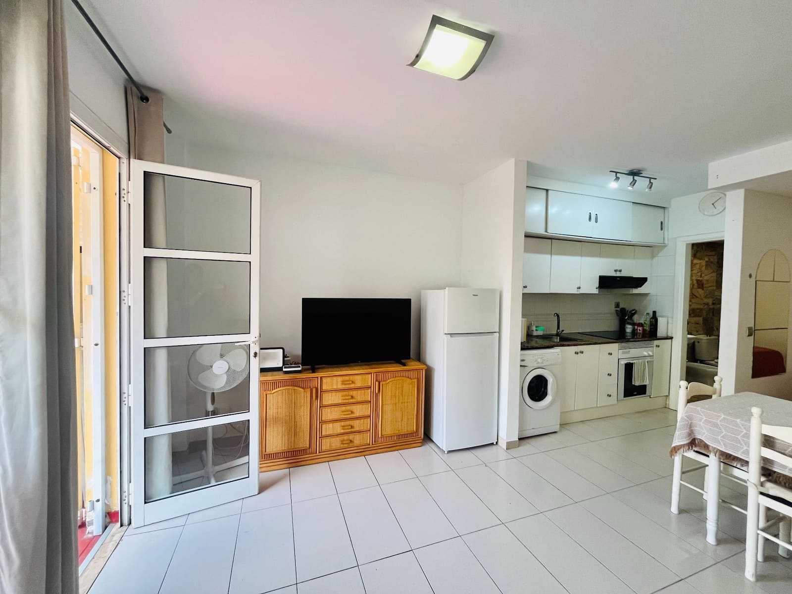 1 soverom Leilighet til salgs i Playa de las Americas med svømmebasseng garasje - € 265 000 (Ref: 9999520)