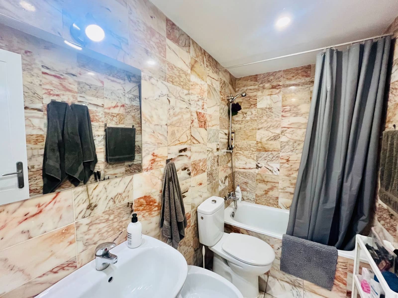 1 soverom Leilighet til salgs i Playa de las Americas med svømmebasseng garasje - € 265 000 (Ref: 9999520)