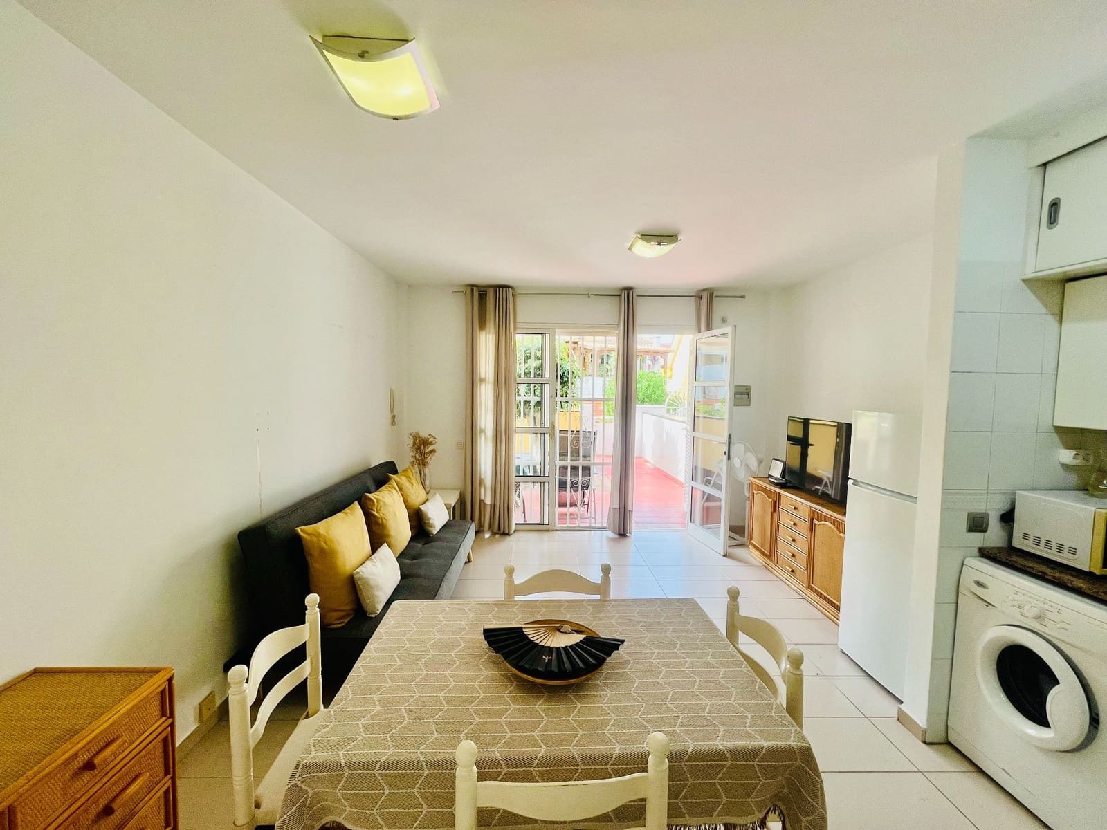 1 soverom Leilighet til salgs i Playa de las Americas med svømmebasseng garasje - € 265 000 (Ref: 9999520)