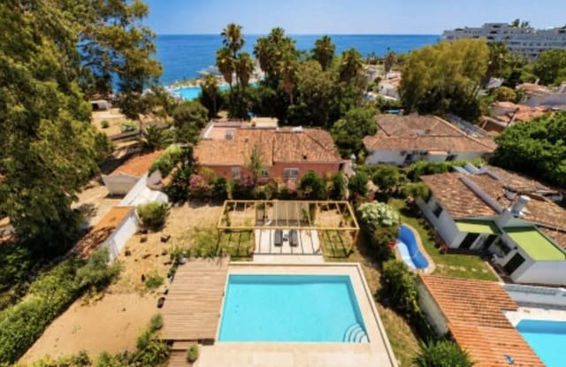5 soveværelse Villa til leje i San Pedro de Alcantara, Marbella med swimmingpool garage - € 10.000 (Ref: 10005360)