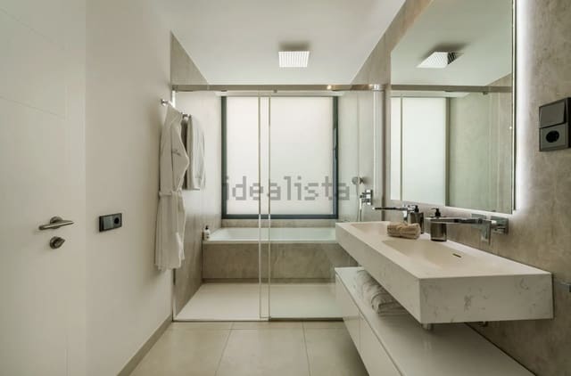 5 bedroom Villa for rent in Puerto Banus, Marbella with pool garage - € 13,000 (Ref: 10005362)