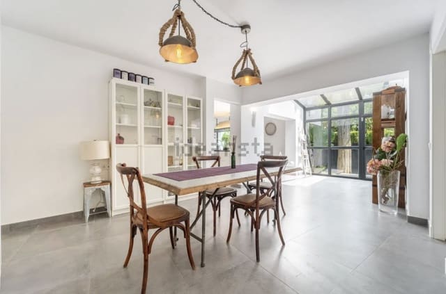 5 makuuhuone Huvila vuokrattavana paikassa Marbella mukana uima-altaan 
autotalli - 15 000 € (Ref: 10005363)