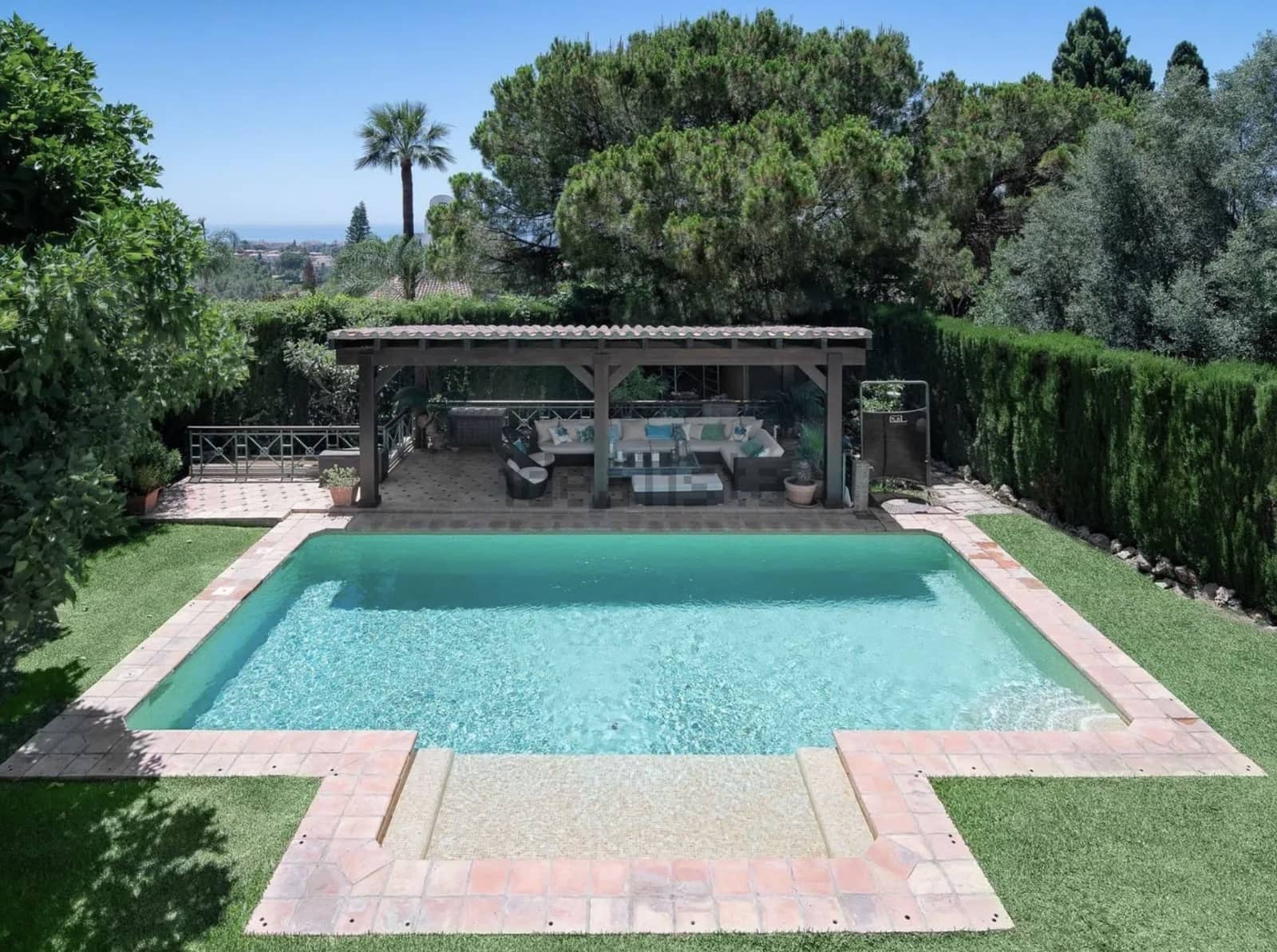 5 makuuhuone Huvila vuokrattavana paikassa Marbella mukana uima-altaan 
autotalli - 15 000 € (Ref: 10005365)