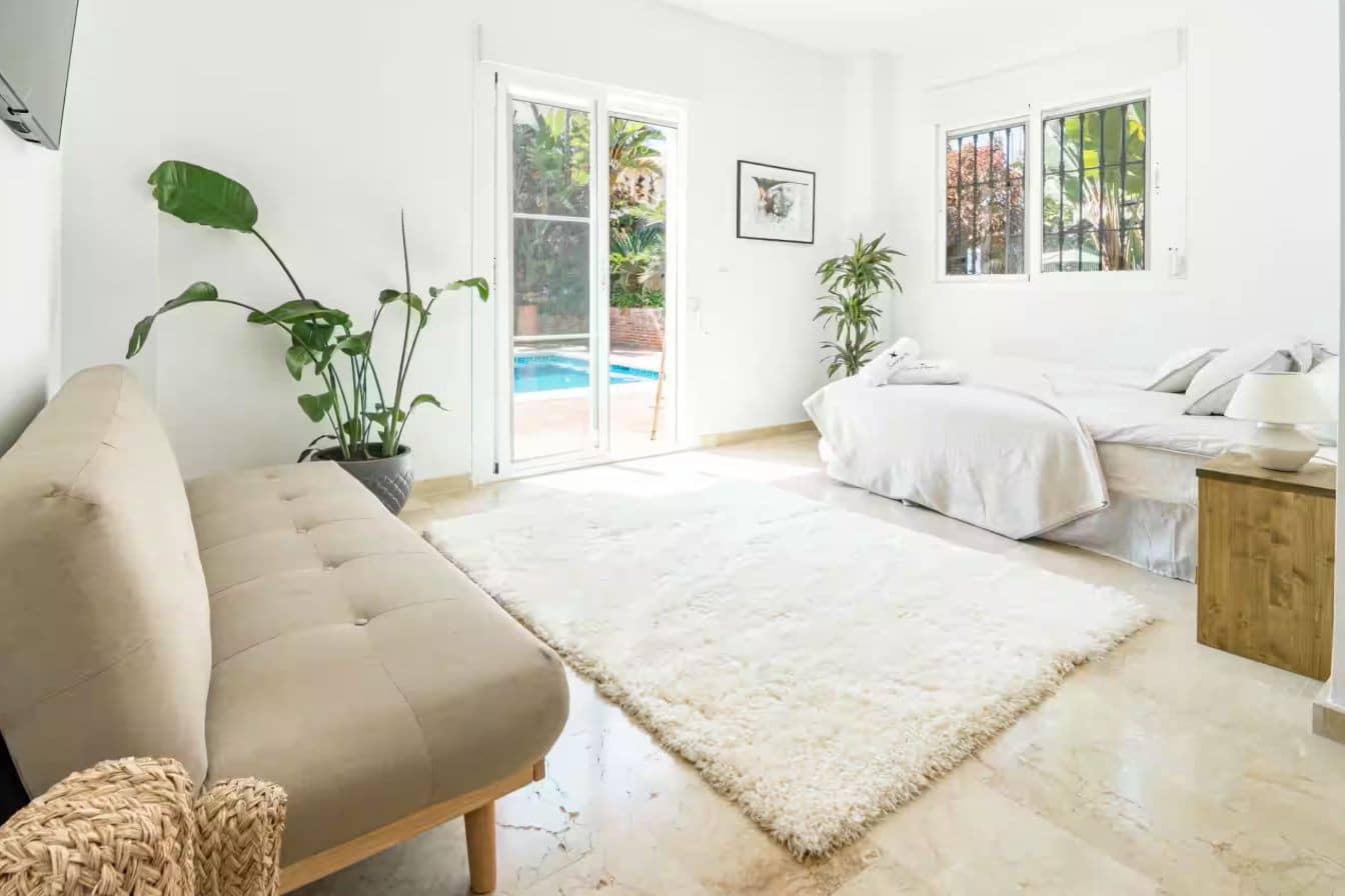 6 bedroom Villa for rent in San Pedro de Alcantara with pool - € 7,500 (Ref: 10011209)