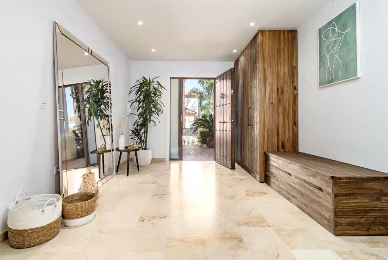 6 slaapkamer Villa voor vakantieverhuur in San Pedro de Alcantara met zwembad - € 5.880 (Ref: 10011210)