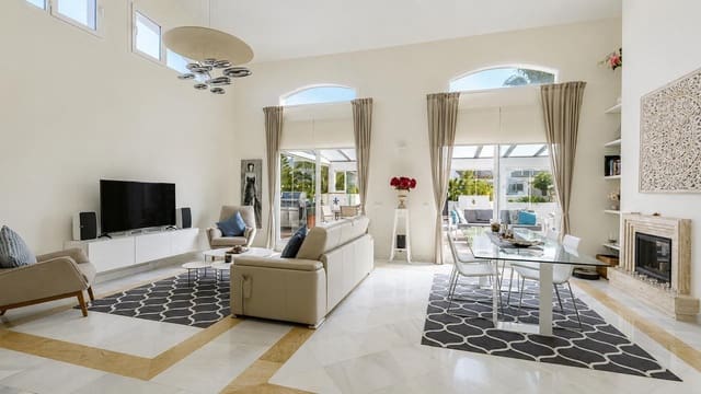 3 sypialnia Penthouse na kwatery wakacyjne w San Pedro de Alcantara, Marbella z basenem - 2 500 € (Ref: 10015295)