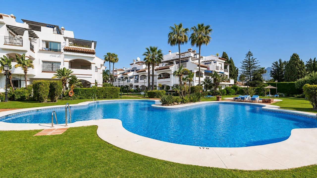 3 sypialnia Penthouse na kwatery wakacyjne w San Pedro de Alcantara z basenem - 2 500 € (Ref: 10015295)