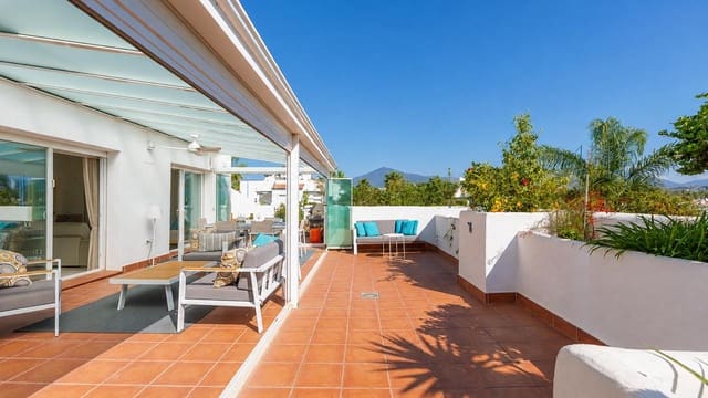 3 sypialnia Penthouse na kwatery wakacyjne w San Pedro de Alcantara, Marbella z basenem - 2 500 € (Ref: 10015295)