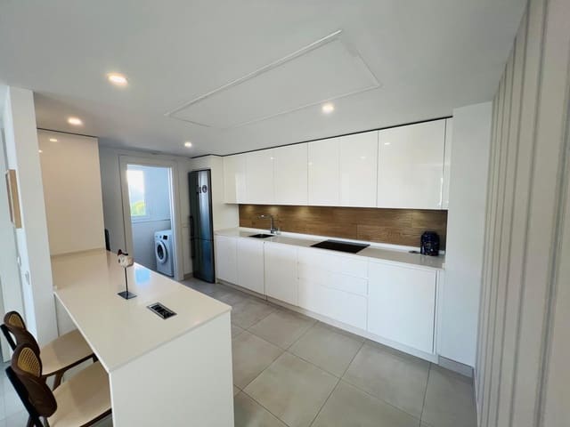 Penthouse de 3 chambres à louer à Marbella avec piscine garage - 3 800 € (Ref: 10015296)