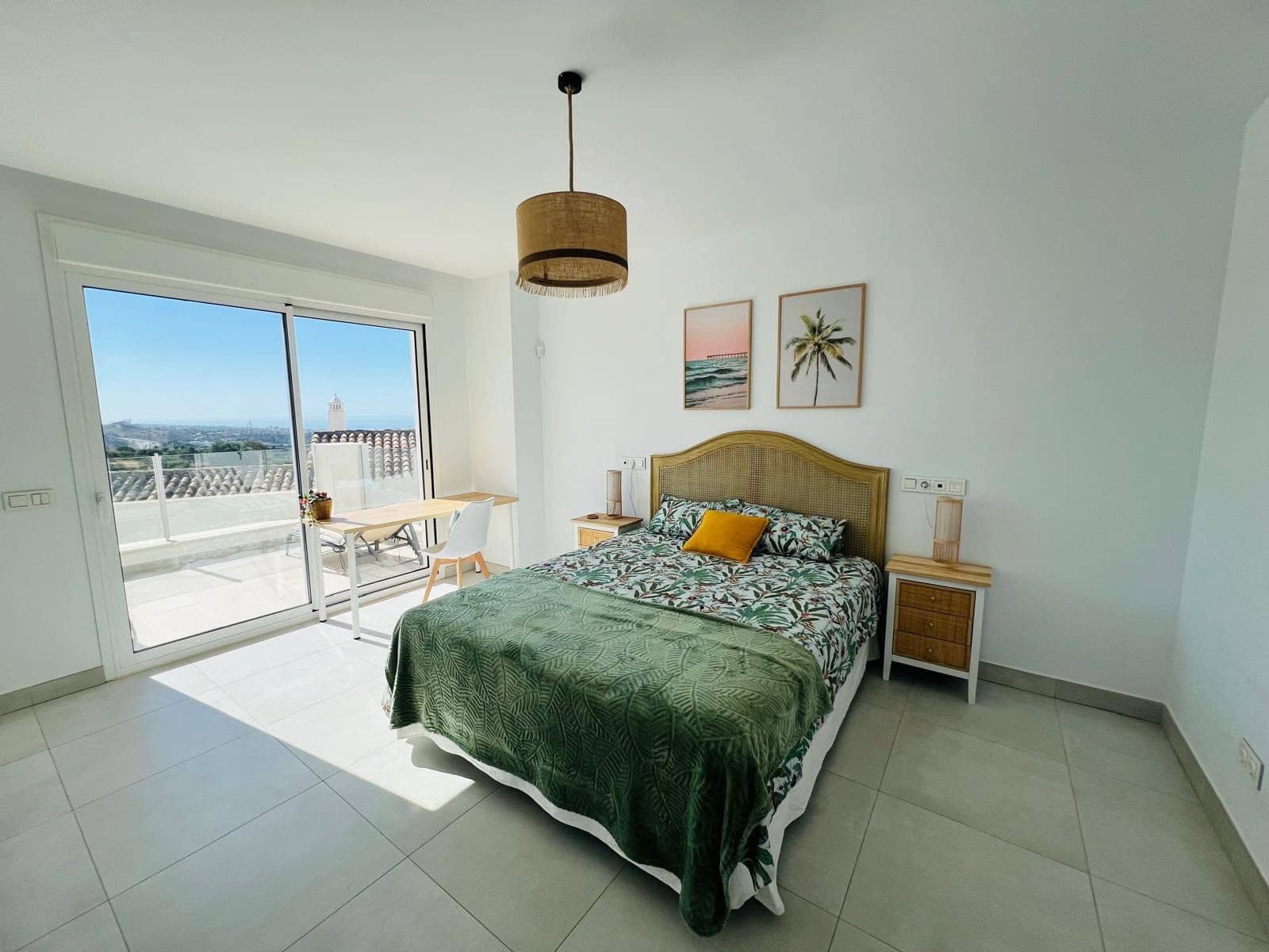 Penthouse de 3 chambres à louer à Marbella avec piscine garage - 3 800 € (Ref: 10015296)