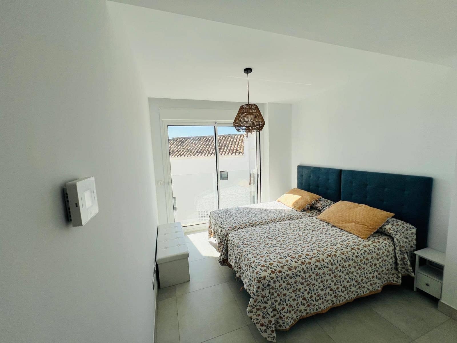 Penthouse de 3 chambres à louer à Marbella avec piscine garage - 3 800 € (Ref: 10015296)