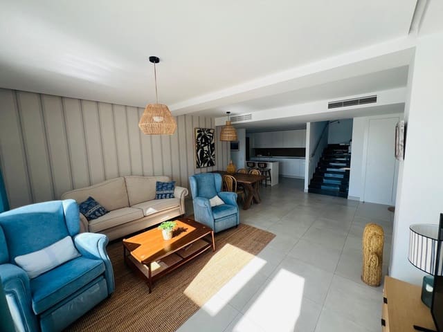 Penthouse de 3 chambres à louer à Marbella avec piscine garage - 3 800 € (Ref: 10015296)