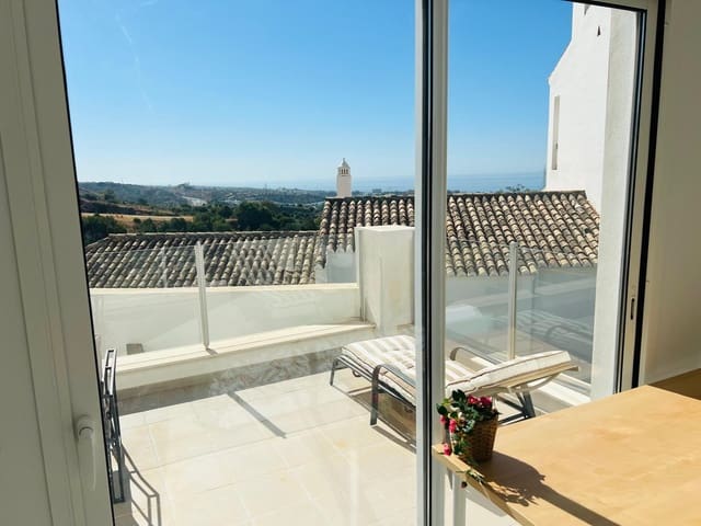 Penthouse de 3 chambres à louer à Marbella avec piscine garage - 3 800 € (Ref: 10015296)