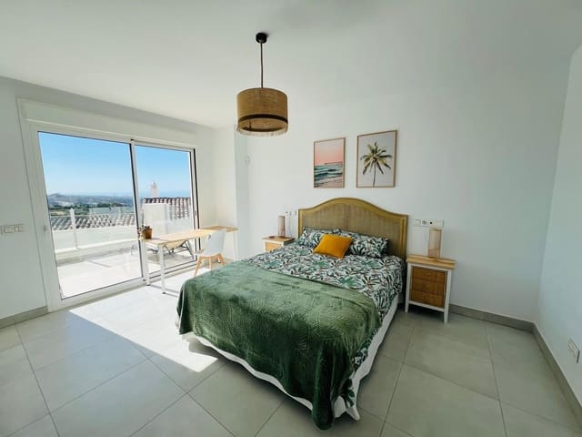 Penthouse de 3 chambres à louer à Marbella avec piscine garage - 3 800 € (Ref: 10015296)