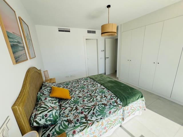 Penthouse de 3 chambres à louer à Marbella avec piscine garage - 3 800 € (Ref: 10015296)