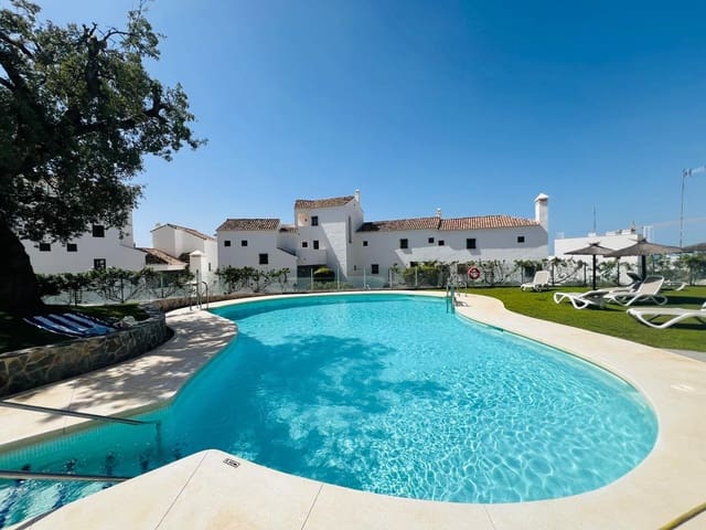 Penthouse de 3 chambres à louer à Marbella avec piscine garage - 3 800 € (Ref: 10015296)