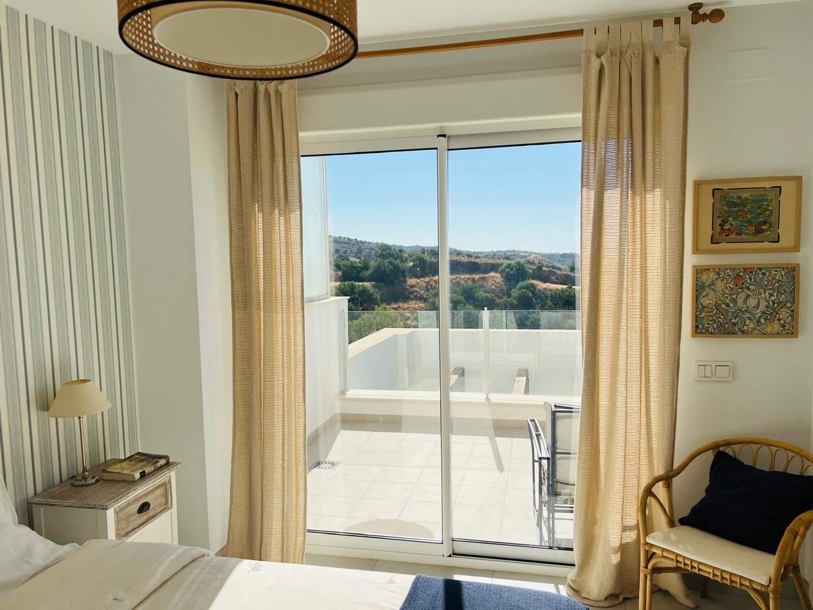 3 soveværelse Semi-Rækkehus til leje i Marbella med swimmingpool garage - € 3.500 (Ref: 10015296)