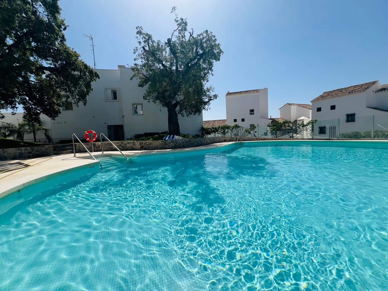 3 soveværelse Semi-Rækkehus til leje i Marbella med swimmingpool garage - € 3.500 (Ref: 10015296)