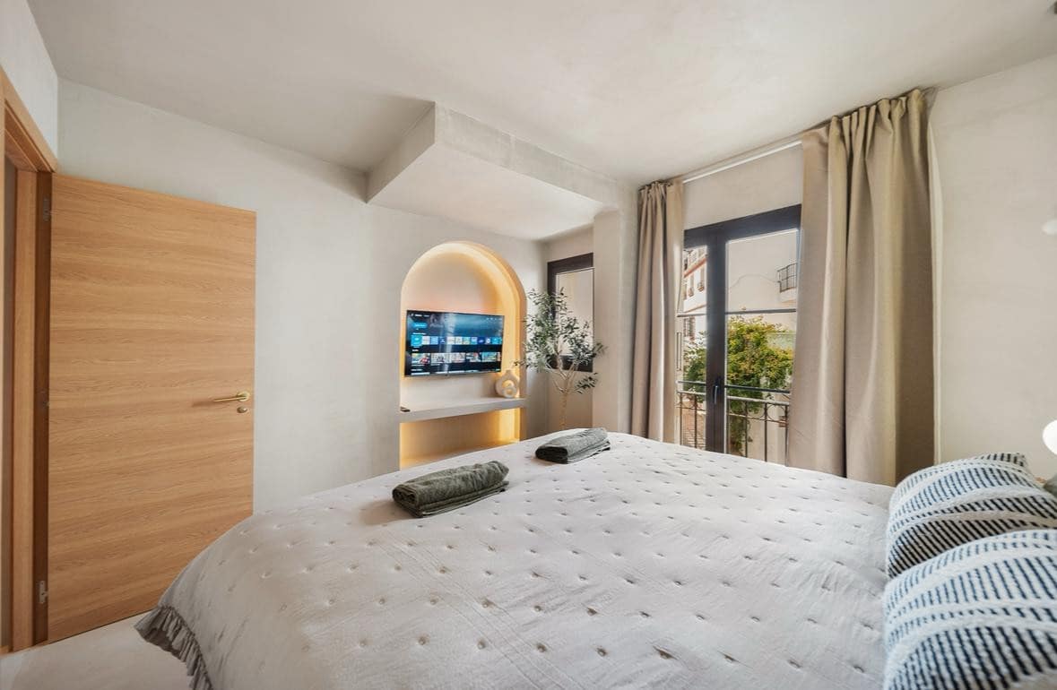 3 bedroom Apartment for rent in Marbella - € 3,000 (Ref: 10017311)