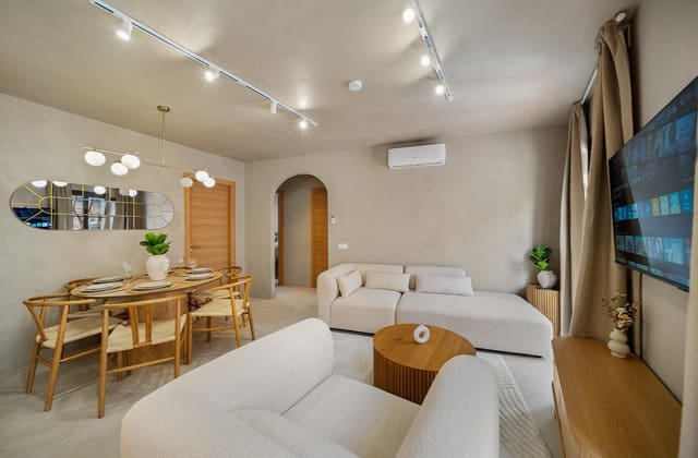 3 bedroom Apartment for rent in Marbella - € 3,000 (Ref: 10017311)