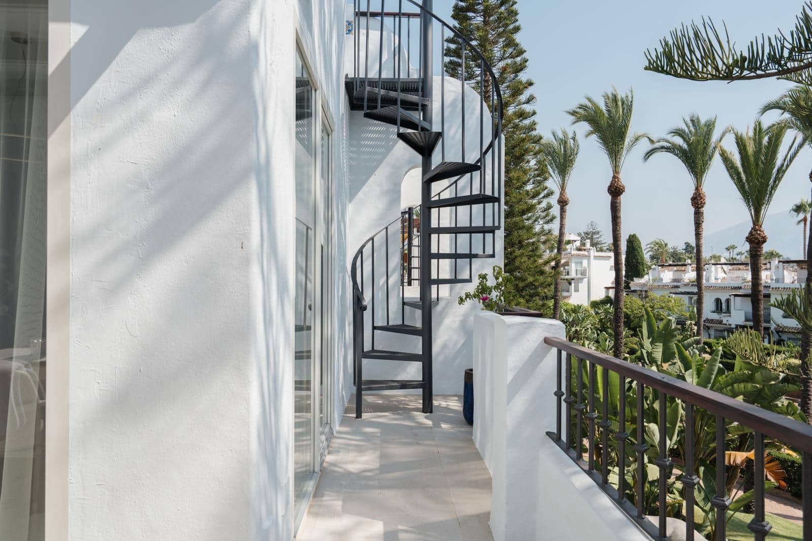 3 bedroom Apartment for sale in San Pedro de Alcantara with pool garage - € 1,495,000 (Ref: 10025400)