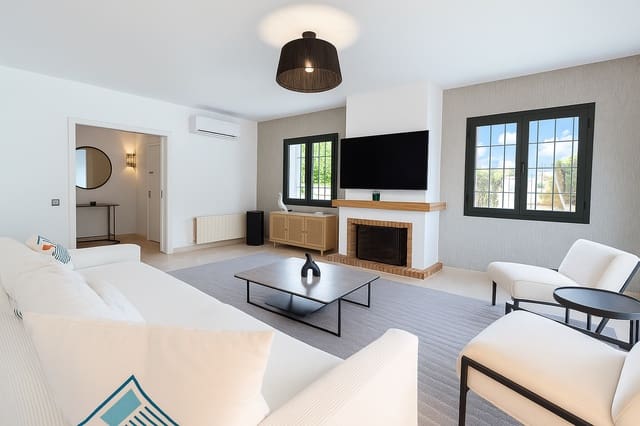 4 bedroom Semi-detached Villa for sale in Sotogrande Alto, San Roque - € 1,499,999 (Ref: 10031757)