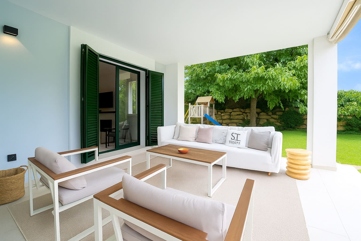 4 bedroom Semi-detached Villa for sale in Sotogrande with pool garage - € 1,499,999 (Ref: 10031757)