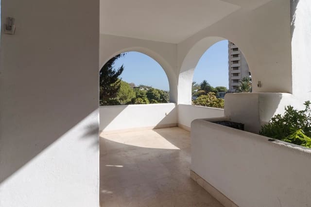 Appartement de 3 chambres à louer à Marbella avec piscine garage - 3 000 € (Ref: 10033691)