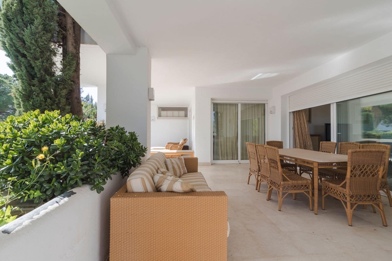 Appartement de 3 chambres à louer à Marbella avec piscine garage - 3 000 € (Ref: 10033691)