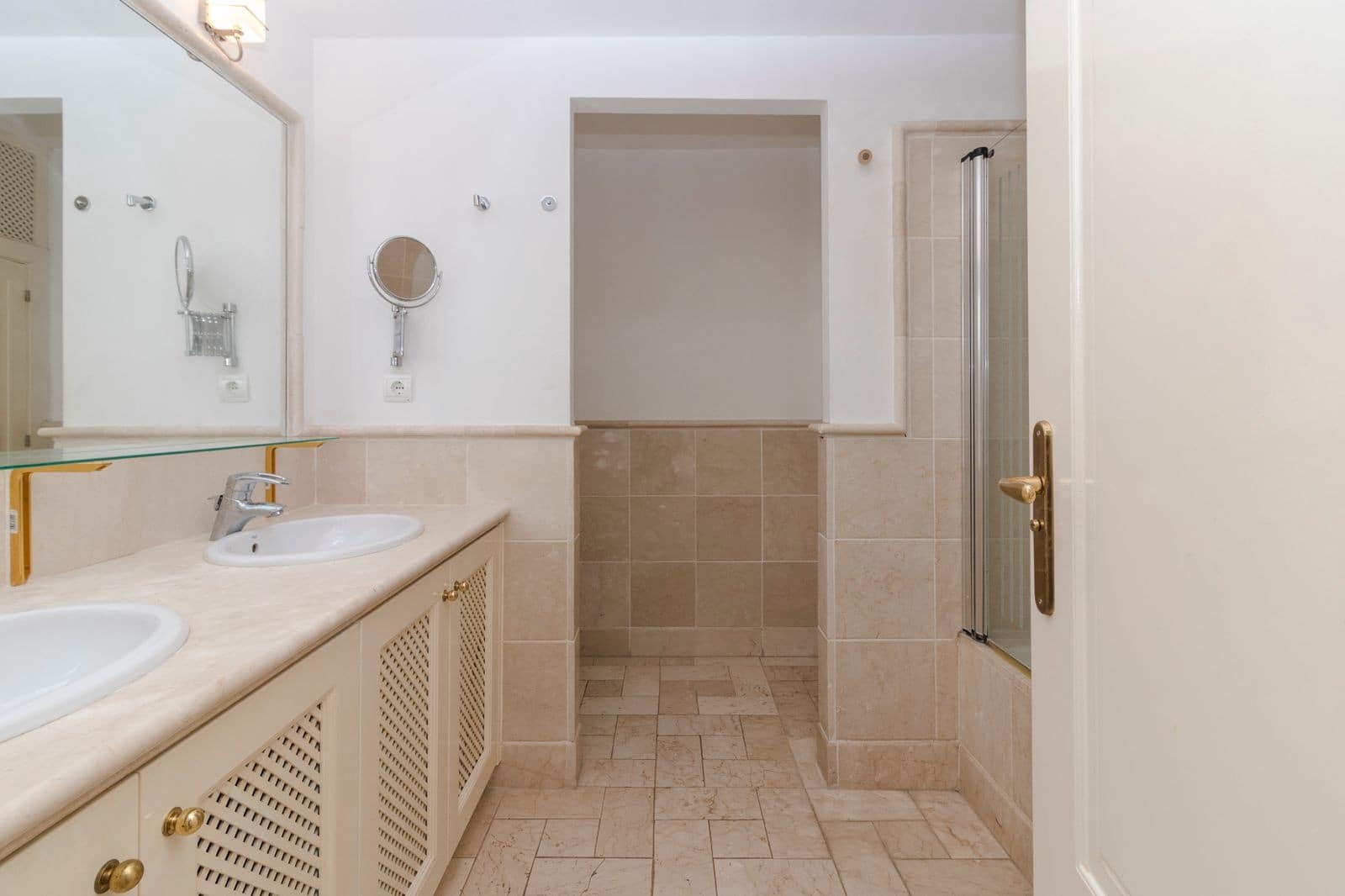 Appartement de 3 chambres à louer à Marbella avec piscine garage - 3 000 € (Ref: 10033691)