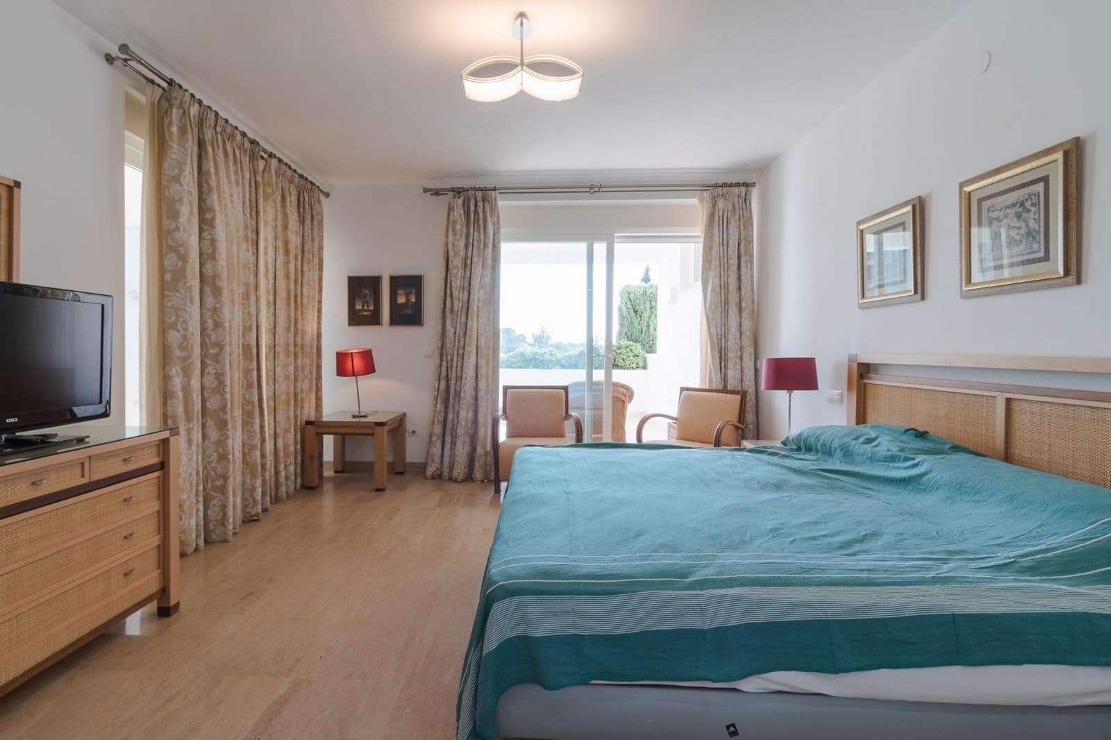 Appartement de 3 chambres à louer à Marbella avec piscine garage - 3 000 € (Ref: 10033691)