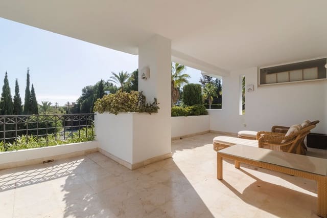 Appartement de 3 chambres à louer à Marbella avec piscine garage - 3 000 € (Ref: 10033691)