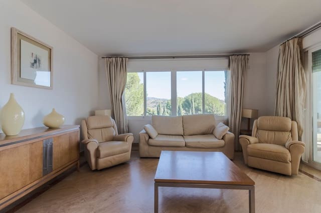 Appartement de 3 chambres à louer à Marbella avec piscine garage - 3 000 € (Ref: 10033691)
