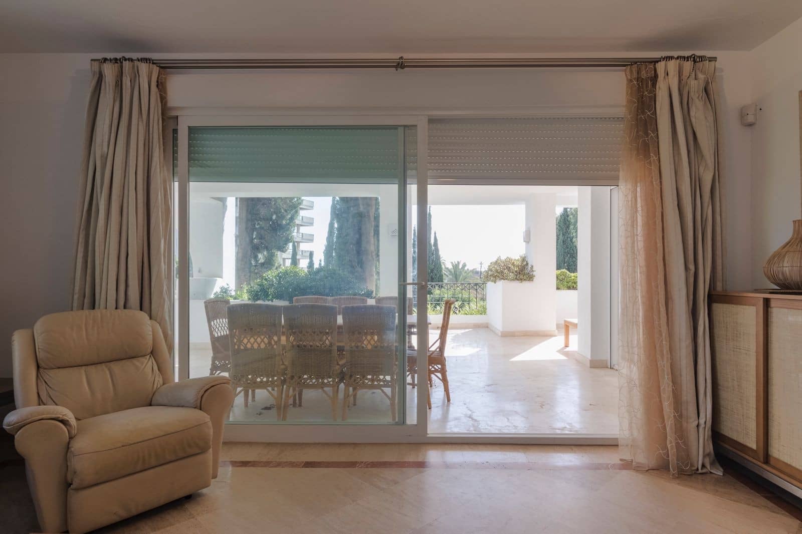 Appartement de 3 chambres à louer à Marbella avec piscine garage - 3 000 € (Ref: 10033691)