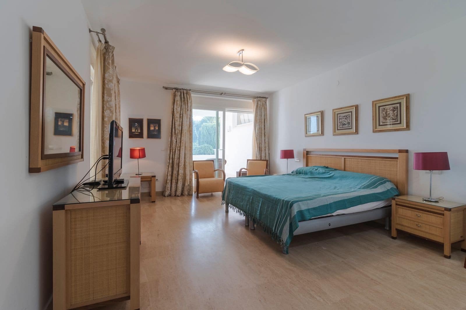 Appartement de 3 chambres à louer à Marbella avec piscine garage - 3 000 € (Ref: 10033691)
