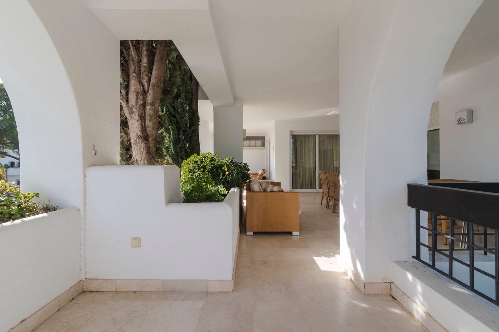 Appartement de 3 chambres à louer à Marbella avec piscine garage - 3 000 € (Ref: 10033691)