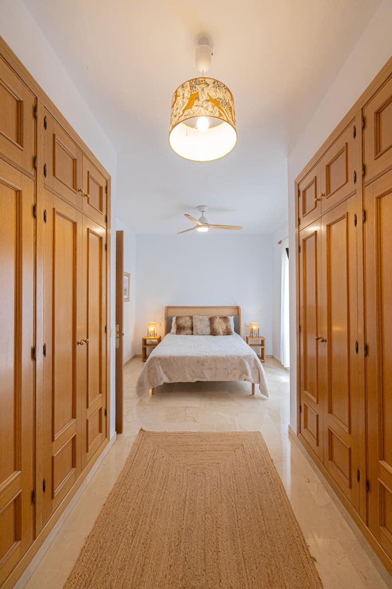 5 quarto Moradia Geminada para arrendar em San Pedro de Alcantara com piscina garagem - 4 500 € (Ref: 10040803)