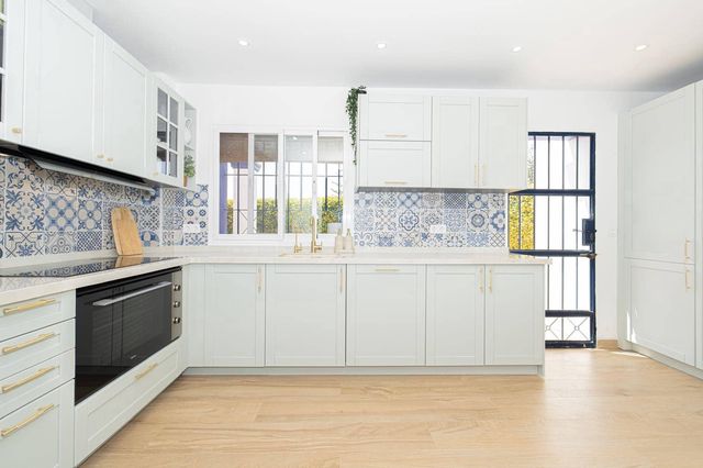 Pareado de 5 habitaciones en San Pedro de Alcántara Pueblo, Marbella en alquiler con piscina garaje - 3.500 € (Ref: 10040803)