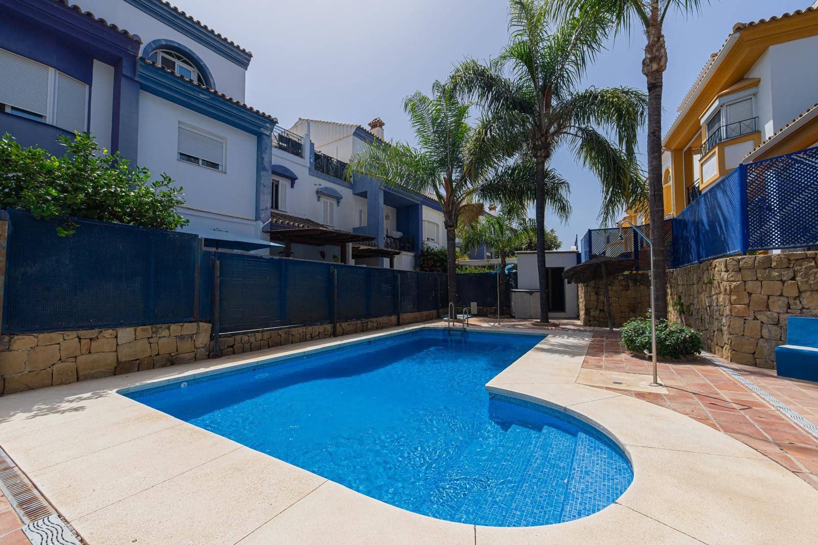 5 quarto Moradia Geminada para arrendar em San Pedro de Alcantara com piscina garagem - 4 500 € (Ref: 10040803)