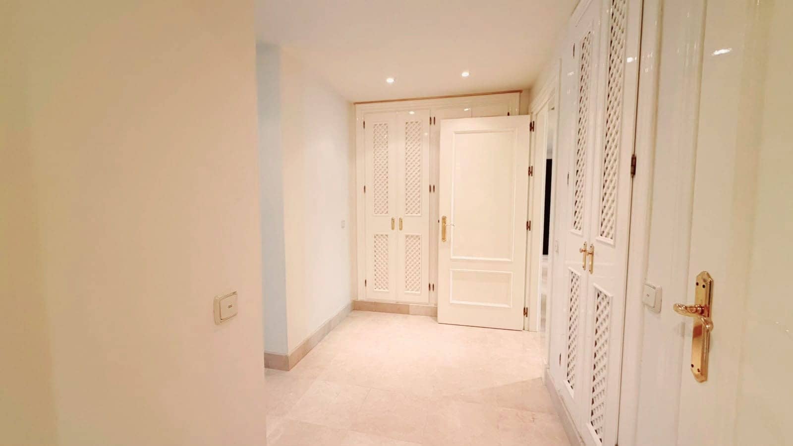 3 sovrum Lägenhet att hyra i Marbella med pool garage - 6 500 € (Ref: 10048973)
