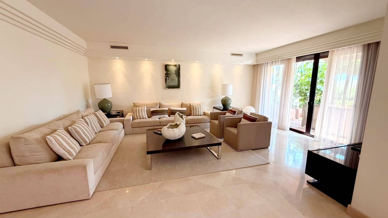 3 sovrum Lägenhet att hyra i Marbella med pool garage - 6 500 € (Ref: 10048973)