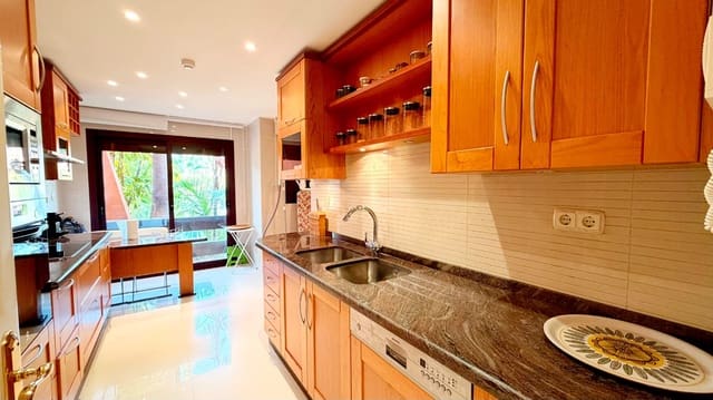 3 Zimmer Apartment zu vermieten in Marbella mit Pool Garage - 6.500 € (Ref: 10048973)