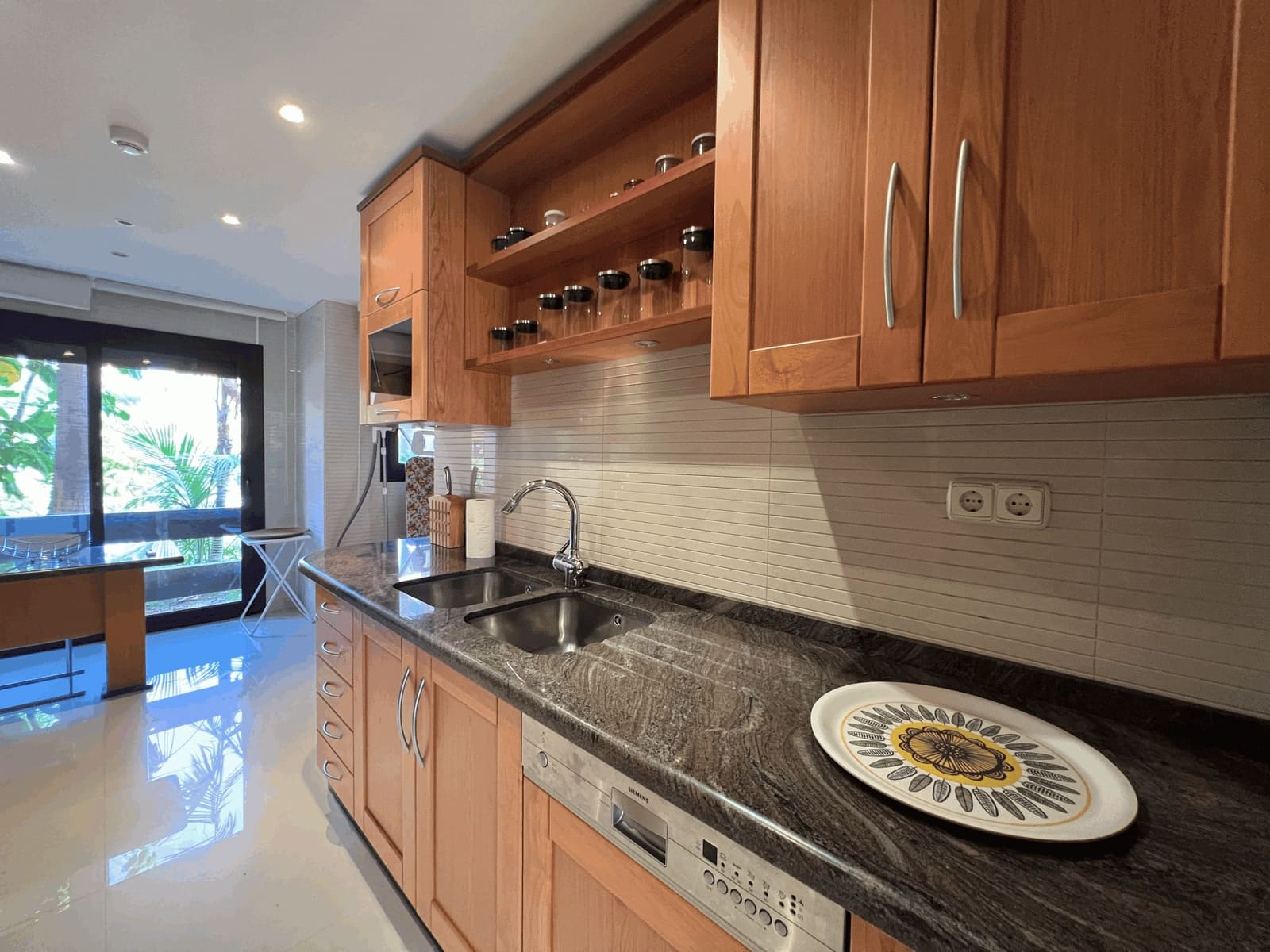 3 bedroom Apartment for rent in Marbella with pool garage - € 5,500 (Ref: 10048973)