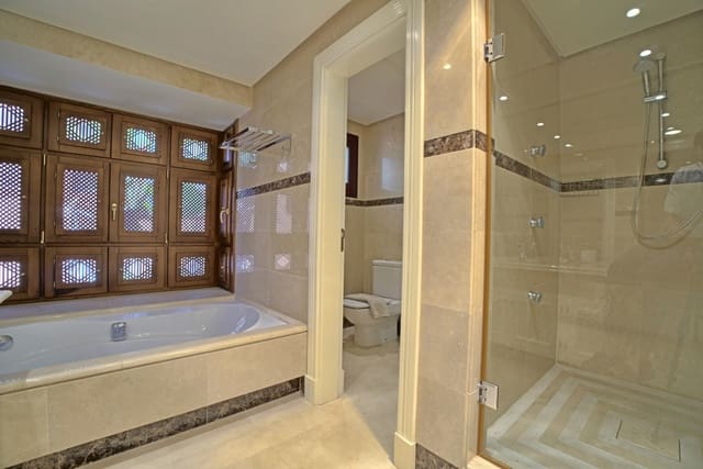3 sovrum Lägenhet att hyra i Marbella med pool garage - 5 500 € (Ref: 10048973)